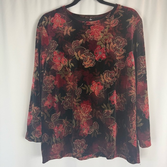Floral Velvet Blouse - Red and Black - Picture 2 of 10